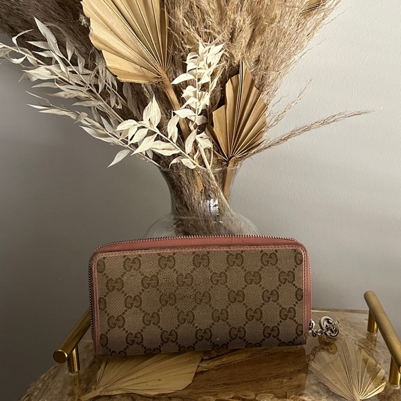Gucci Beige and Pink Monogram Wallet - Picture 1 of 7